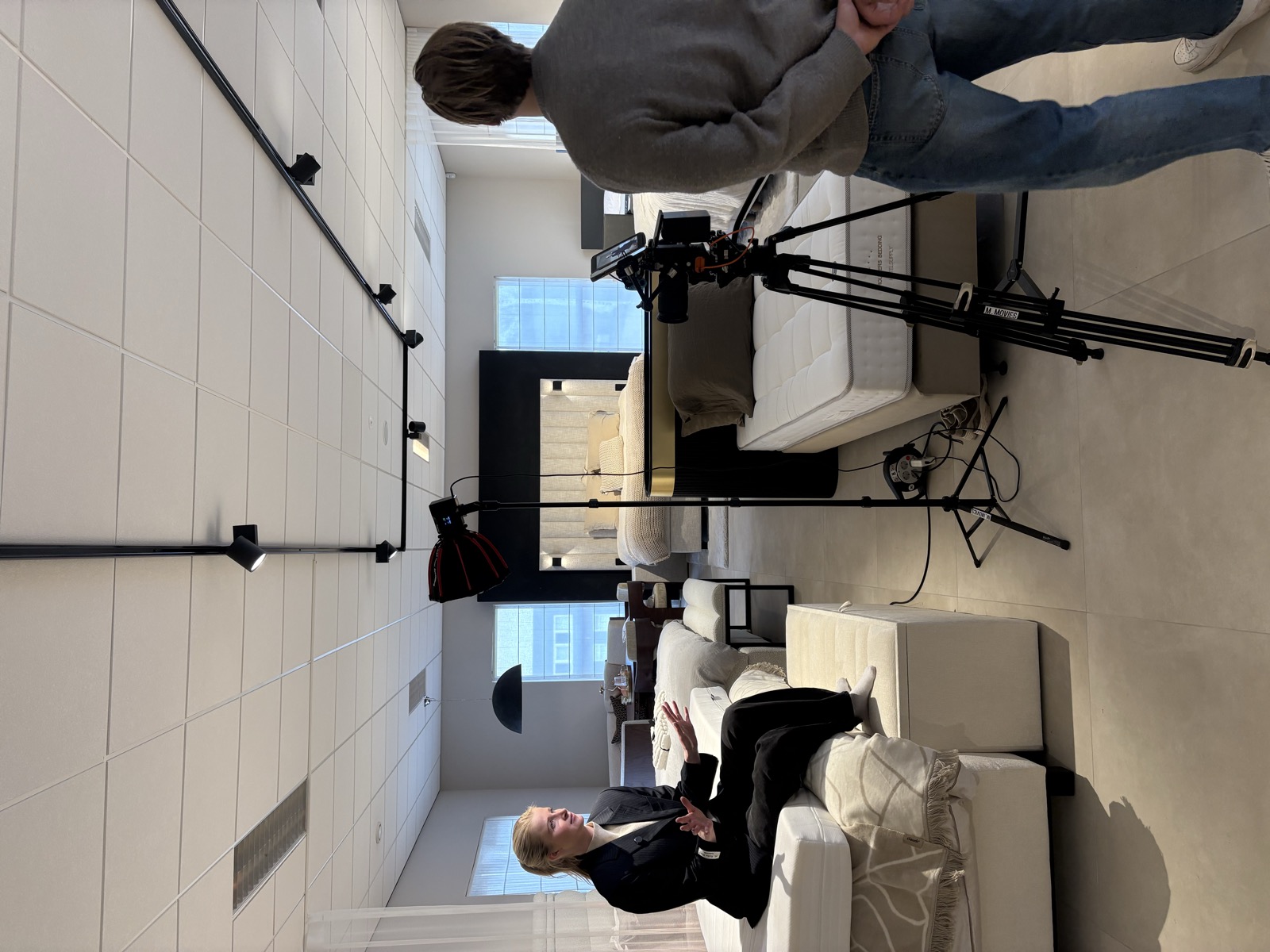 Onze creative-strateeg en editors aan het werk